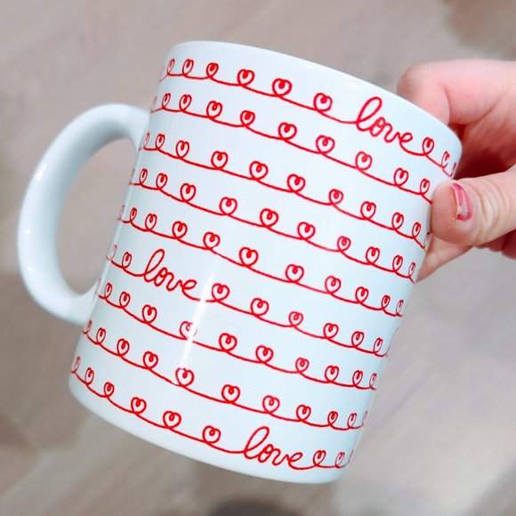 ❤️ Hello Kitty Heart Mug ❤️ - Picture 2 of 3